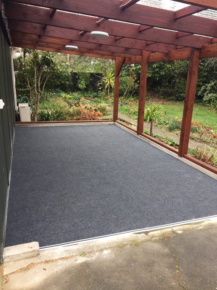 outdoor patio with carpet